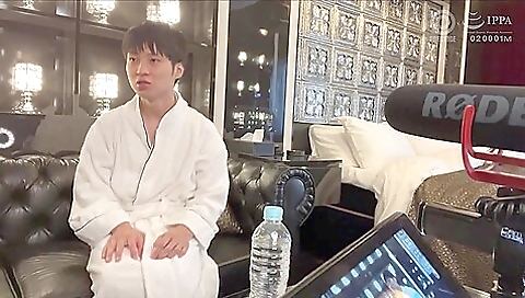 She's arownad hotti and ready for two coupl intense loneliness