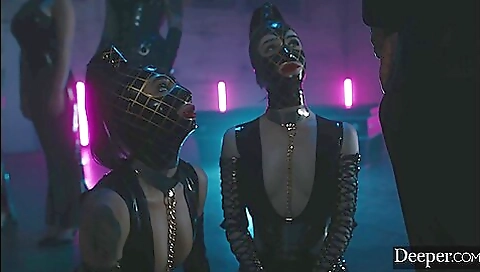 Sexy young chick fucks her pussy